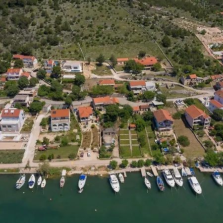 Sullago فيلة