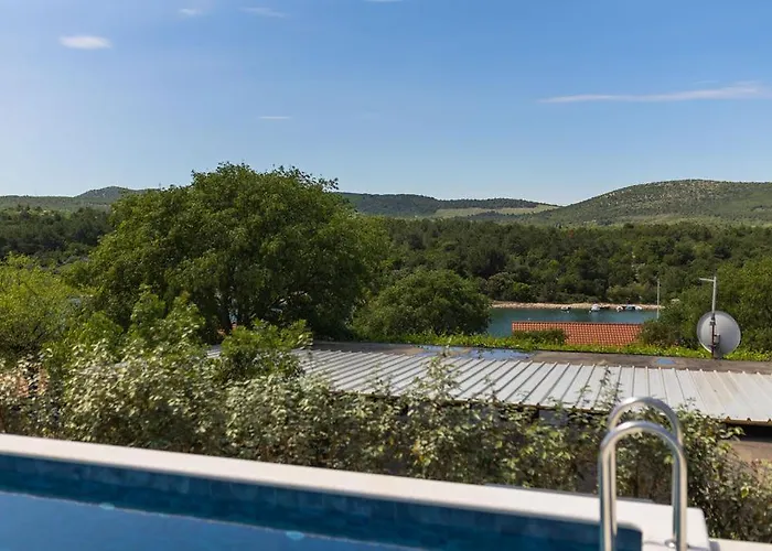 Sullago ヴィラ シベニク